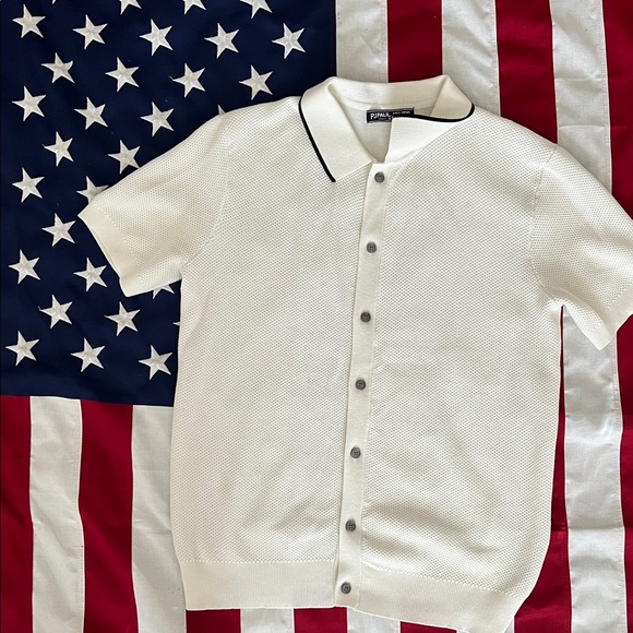 White Short Sleeve Button-Up Shirt - Picture 2 of 7